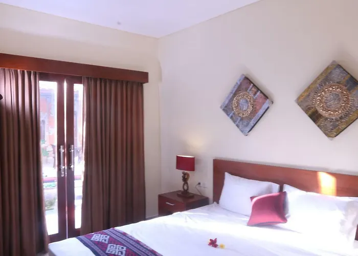 Sekar Waru サヌール